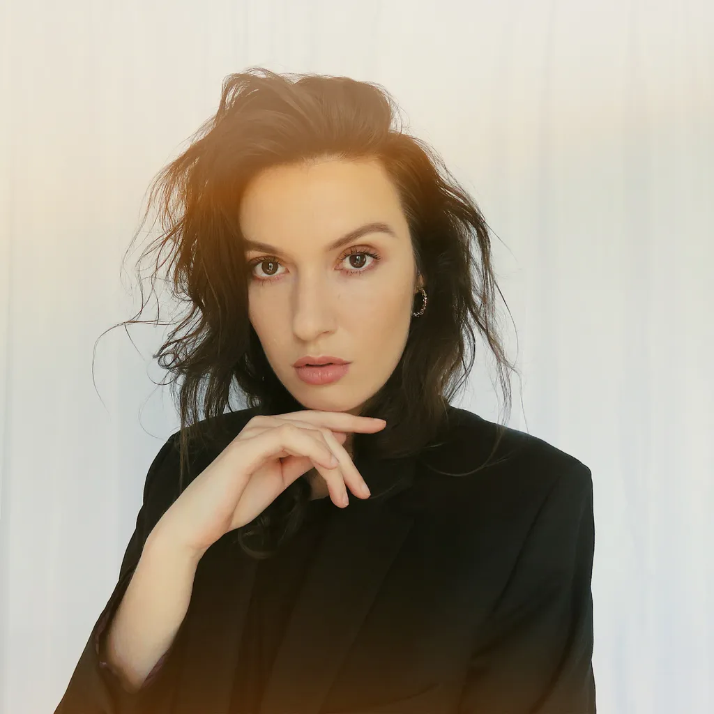 Louise Mambell artist pic