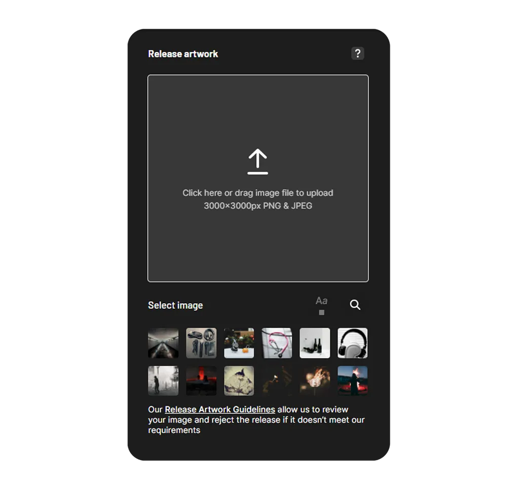 Upload-Dialog mit grauem Quadrat, Pfeil-nach-oben-Symbol und Bildergalerie mit Miniaturansichten darunter auf dunklem Hintergrund.