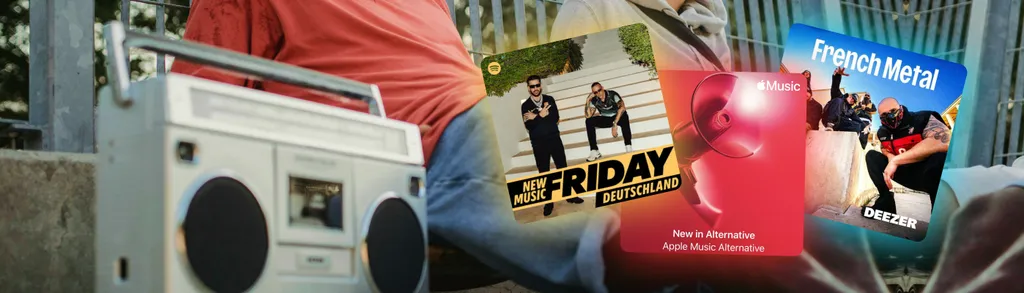 Persona che tiene boombox bianco, indossa maglietta rossa e jeans blu, con dischi vinile sparsi intorno