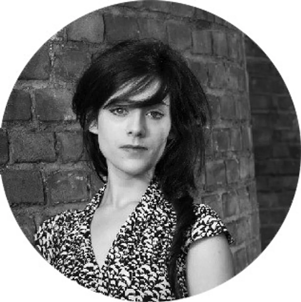 portrait of Rhian Jones