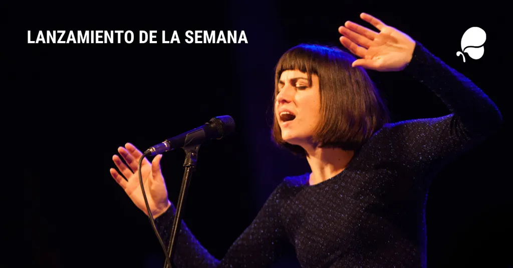 Ingrid Bretschneider Creciente cantando en directo