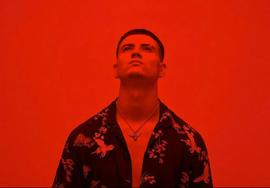 Settian Artist Photo in Red