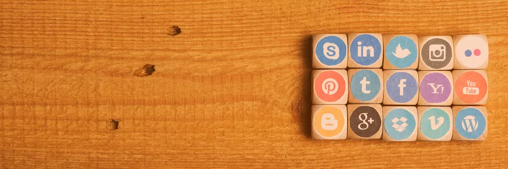 Dices With Social Network Facebook Twitter LinkedIn Logos on Wood Plate