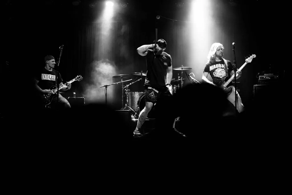 Manu armata useless pride records