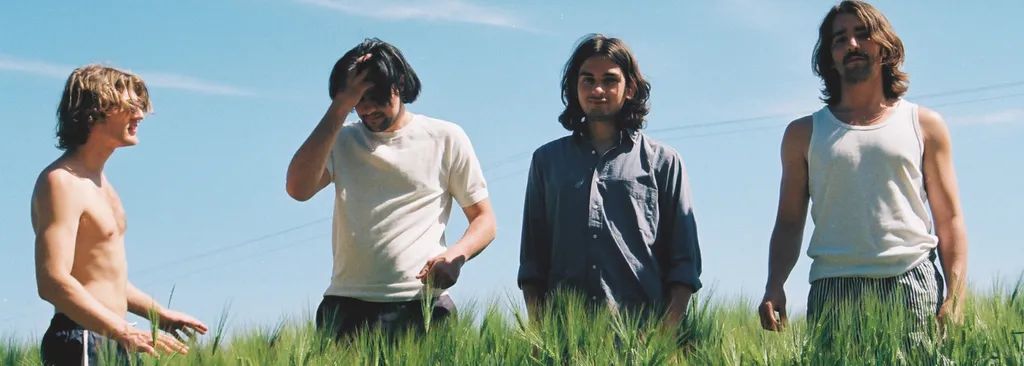 Sortie de la Semaine - Please - Photo de Groupe