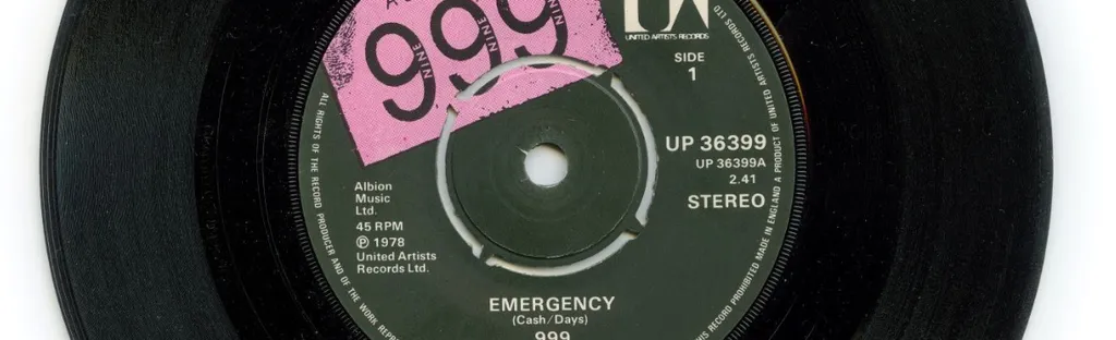 Metadonnées musicales et label copy imprimés au centre d'un disque vinyle.