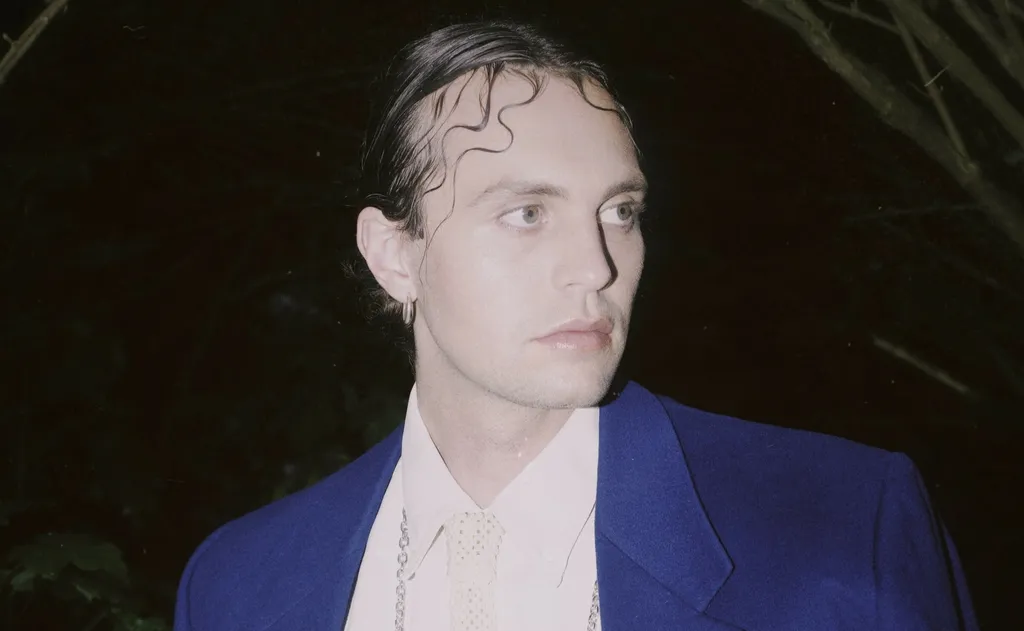 Leon the Singer Artist Portrait