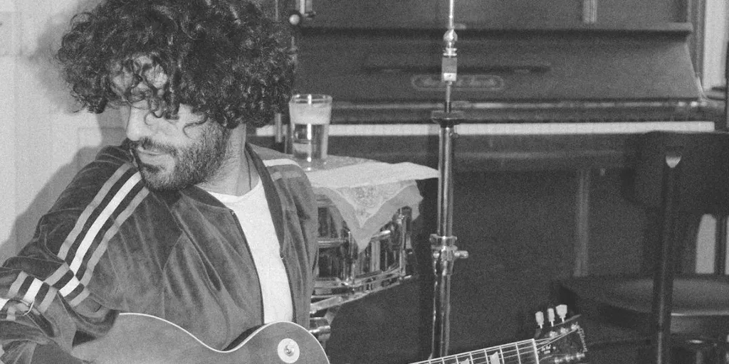 Photo noir et blanc de l'artiste Worries And Other Plants